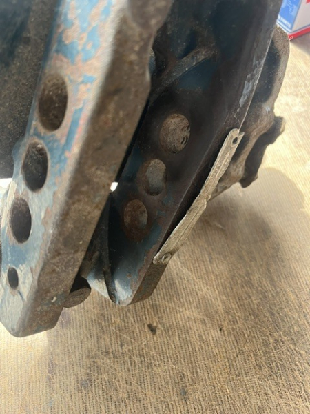 Feder für Kraftheber Heckhydraulik gut gebraucht mit Aufnahme Halterung für Oberlenker  Fiat 540 640 65.46 70.56