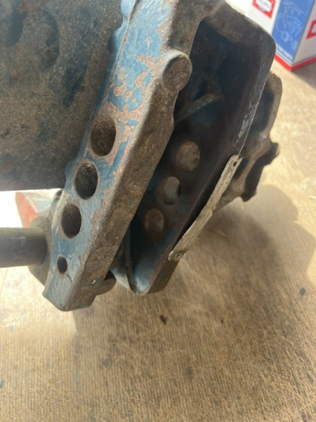 Feder für Kraftheber Heckhydraulik gut gebraucht mit Aufnahme Halterung für Oberlenker  Fiat 540 640 65.46 70.56