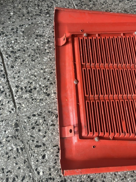 Grill vorn unten komplett UTB TIH aus original Lagerbestand