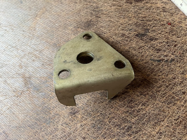 Anschlag Blech für den Hebel vom Zusatzsteuergerät UTB Fiat