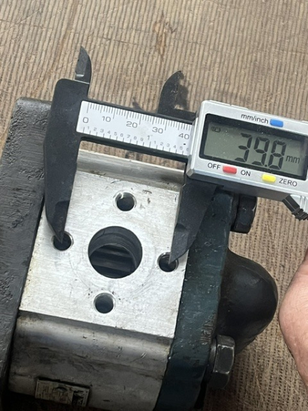 Hydraulikpumpe UTB gut gebraucht mit Überdruckventil rechts drehend