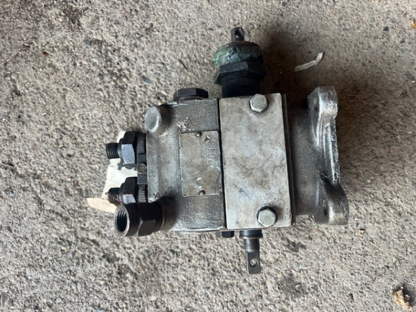 Einspritzpumpe für RS09 defekt als Ersatzteilspender