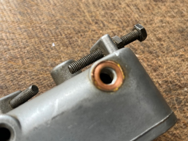 Deckel mit Entlüftungsschraube für Einspritzpumpe TIH UTB Fiat System CAV gebraucht