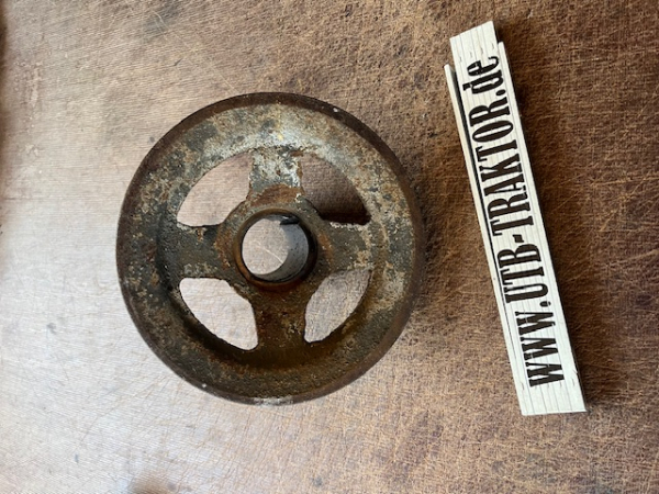 Keilriemenscheibe UTB 650 651 vorn für breiten Keilriemen alts Modell