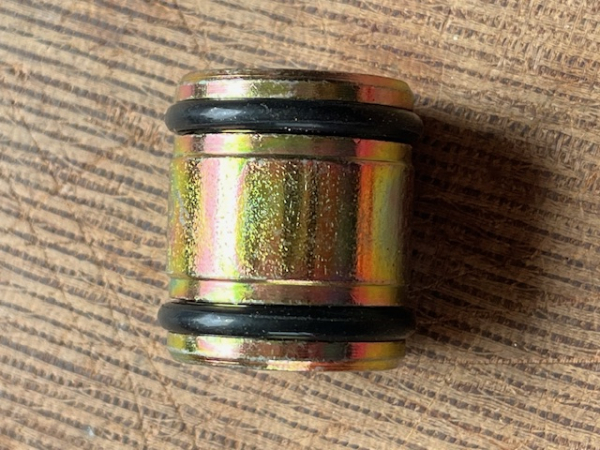 Rohr klein unter den Thermostatgehäuse UTB 650 651