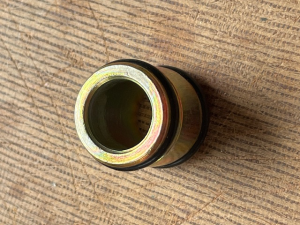 Rohr klein unter den Thermostatgehäuse UTB 650 651
