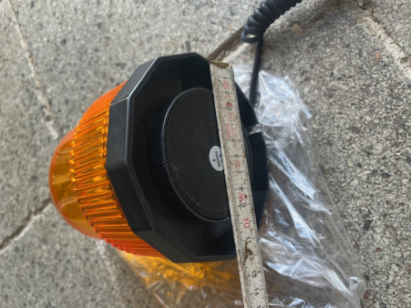 Rundumleuchte 12 Volt mit Magnetfuß sehr schöne Form mit Stecker