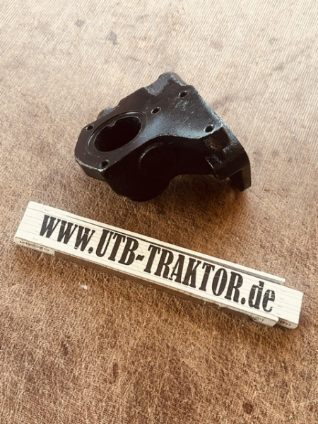 Gehäuse Thermostat  TIH UTB 300 302 445  Fiat 450 480 540 ...
