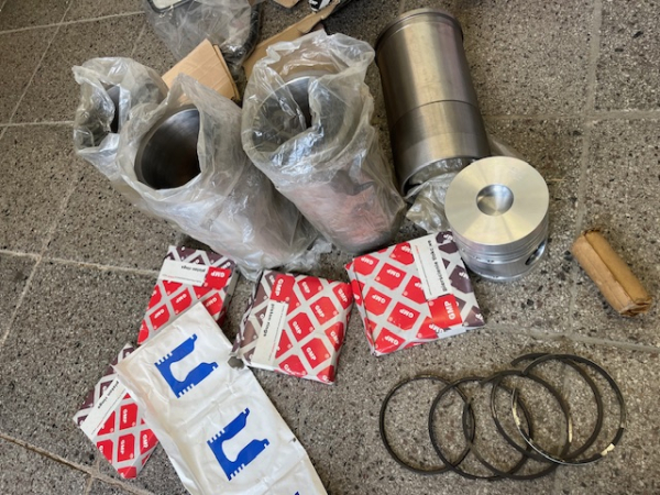 Kolbensatz für Belarus MTS 80 / 82 incl. Versandkosten