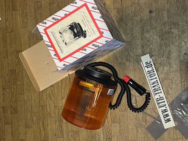 Rundumleuchte mit Magnet Fuß FER 12 Volt zugelassen in Deutschland