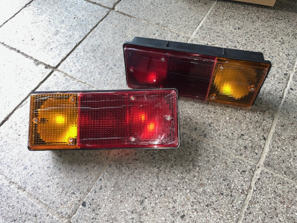 Rücklicht 2 Stück groß Universell Sonderposten 2 Stück zusammen
