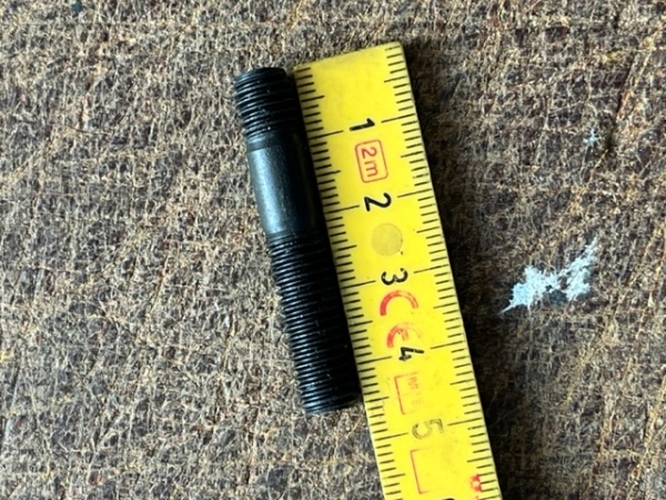 Stehbolzen M8 Gesamtlänge 45 mm UTB TIH Fiat