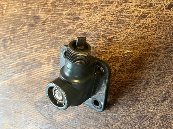 Tachoantrieb gebraucht vorn am Motor  UTB U 300 + 302 + 342 + 445 + 550