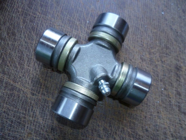 Kreuzgelenk für Kardanwelle UTB 550 640 DTC + Fiat