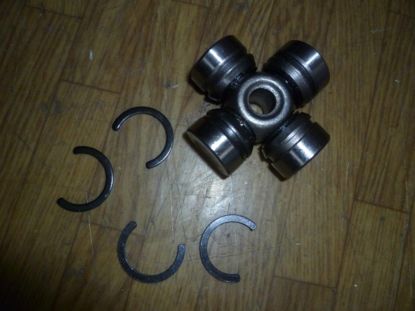 Kreuzgelenk Lenkung UTB 651