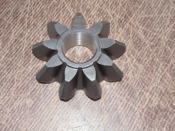 Kleines Zahnrad im Differenzial der Vorderachse  Fiat + UTB DT Modelle