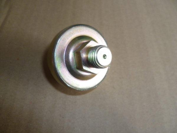 Öldruckgeber UTB 650 651 + M  und Raupe S651 + ARO