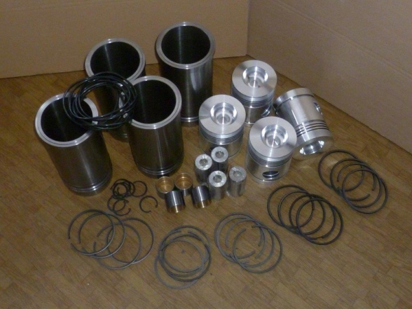 Kolben Satz Utos UTB 650 651 komplett