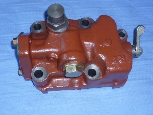 Deckel vorn von Kraftheber komplett mit Ventilen UTB Fiat 450 480 640 55.46 65.46