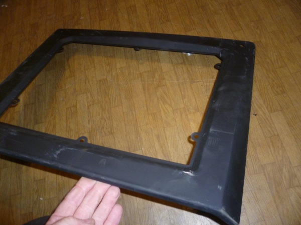 Grill vorn unten Metall Rahmen mit Gittereinsatz UTB TIH