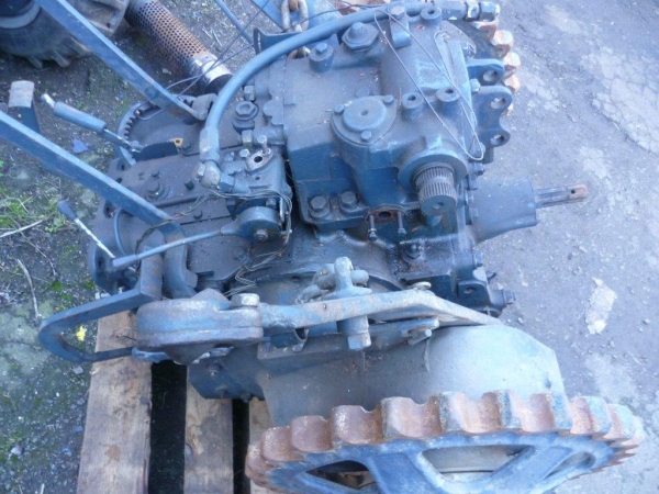 Ersatzteile Raupe UTB SV445