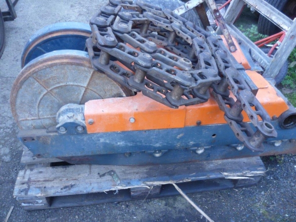 Ersatzteile Raupe UTB SV445