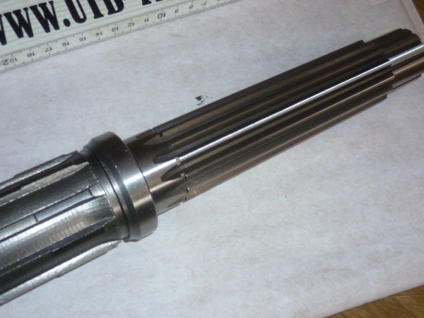 Hohlwelle im Getriebe FIAT TIH UTB 445