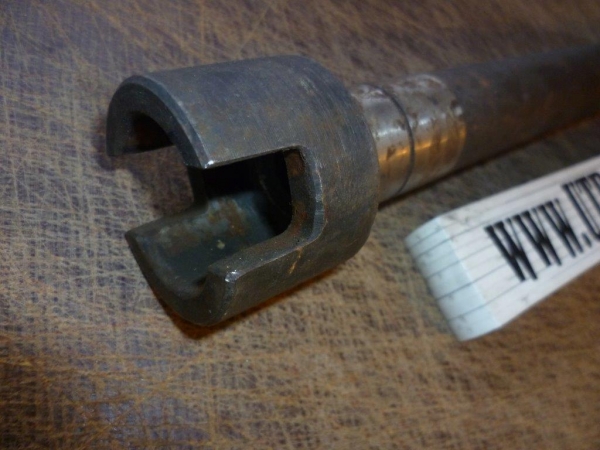 Welle für Antrieb Hydraulikpumpe TIH vorn unter dem Drehkranz