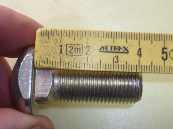 Schraube für Befestigung Felgenteller alle  UTB + Fiat Traktoren