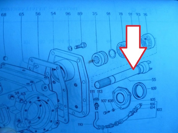 Welle für Antrieb Hydraulikpumpe TIH vorn unter dem Drehkranz