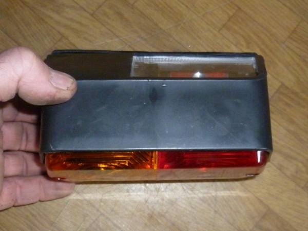 Rücklicht Rückleuchte UTB TIH Links mit Kennzeichenbeleuchtung