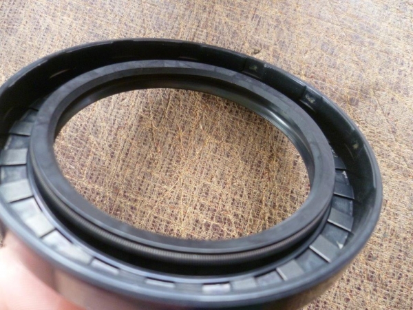 Simering für Kurbelwelle vorn Utos UTB 650 651 auch M  65 x 90 x 12