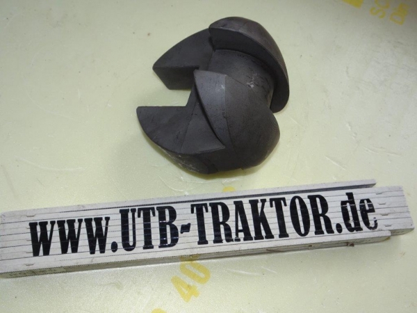 Gelenkstück innen in der Allrad Vorderachse UTB Fiat DT Modelle