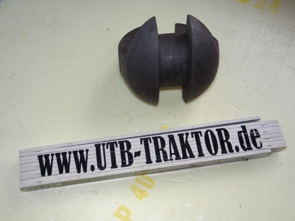 Gelenkstück innen in der Allrad Vorderachse UTB Fiat DT Modelle