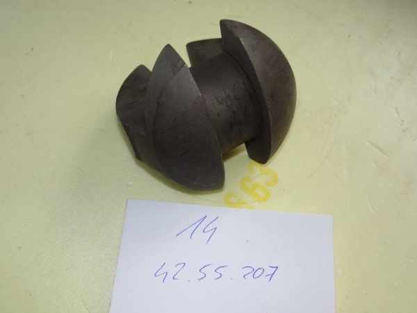 Gelenkstück innen in der Allrad Vorderachse UTB Fiat DT Modelle