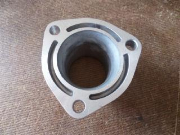 Rohrstutzen Thermostatgehäuse Fiat 450 TIH UTB