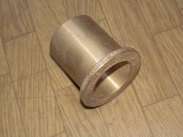 Buchse mit Bund für Mittelachbolzen TIH 445