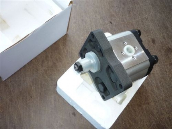 Hydraulikpumpe  Arbeitshydraulik rechts UTB 302 445 550 TIH + FIAT Traktor