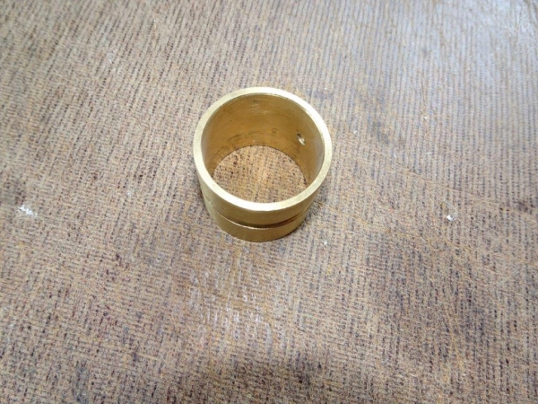 Buchse für Umlenkhebel unten Vorderachse Nut außen Messing UTB Fiat