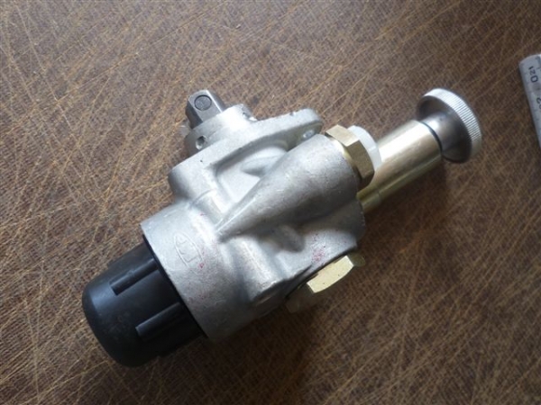 Handförderpumpe Dieselpumpe IFA L60