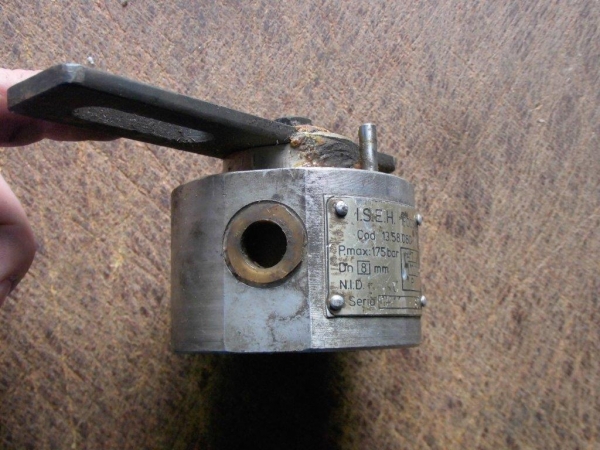 Hydraulikversteller Umschaltventil TIH 445 und Frontlader UTB 550