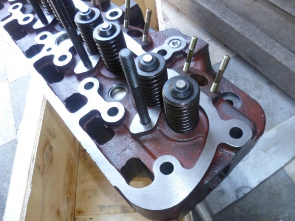 Zylinderkopf UTB 650 + 651 + Raupe S651 incl. Versandkosten !!!