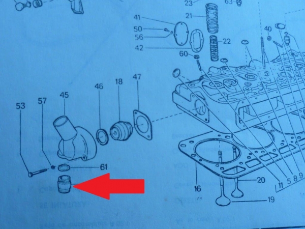 Rohr klein unter den Thermostatgehäuse UTB 650 651