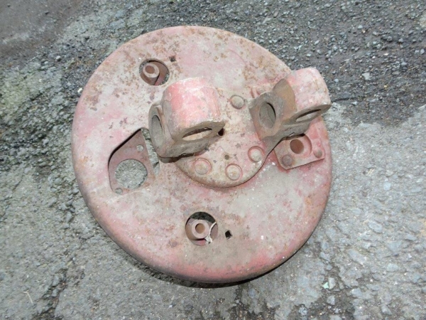 Achsschenkel TIH 445 mit Ankerplatte linke seite