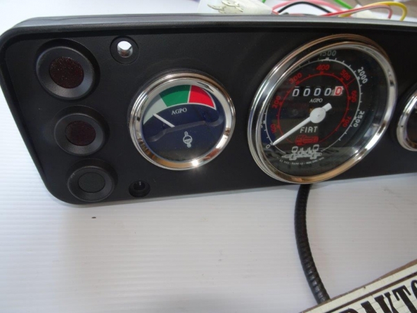 Amaturenbrett Instrumententafel mit Tachowelle + Tachoantrieb UTB 445  + 550 + 550IF