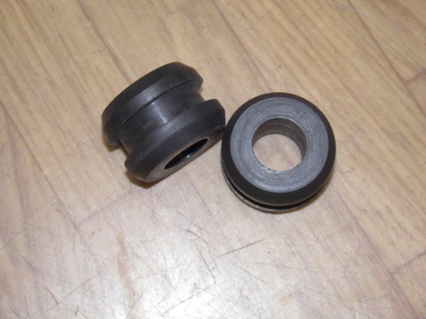 2x  Gummiring zum einstecken vom Frontgrill unten UTB 445 FIAT 450 480 540 640...