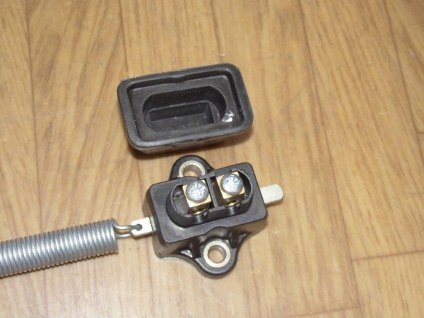 Bremslichtschalter Top Qualität mit Gummiabdeckung UTB Fiat Traktor