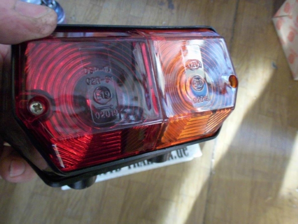 Rückleuchte Rücklicht UTB TIH Rechts ohne Kennzeichenbeleuchtung