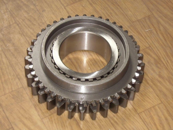 Zahnrad Getriebe 4. Gang untere Welle UTB + Fiat 540 640 55.46 65.46 70.56