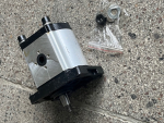 Verstärkte Hydraulikpumpe Arbeitshydraulik rechts UTB 302 445 550 TIH + FIAT Traktor